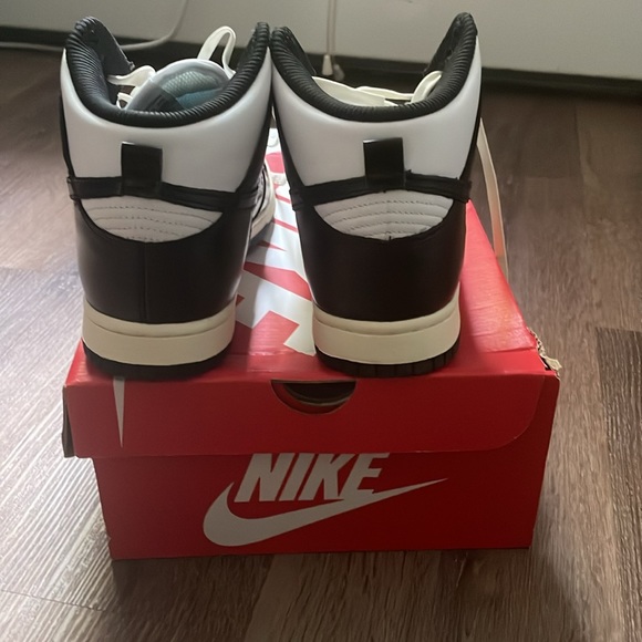 Wmns Dunk High 'Vintage Black' - Picture 3 of 6